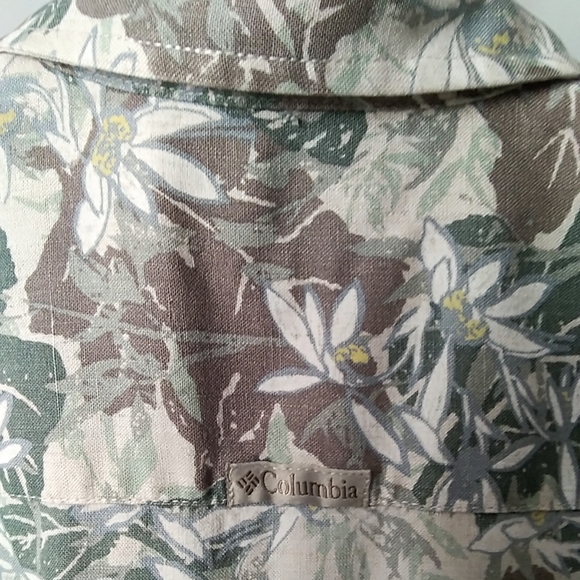 COLUMBIA SPORTSWEAR Button-down - Picture 6 of 12